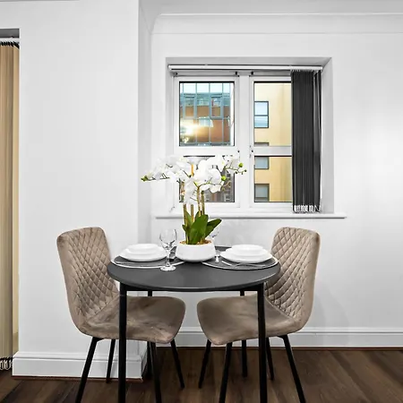 Luxury - Centre - Smart Tv - Wifi - Balcony - 4qb *