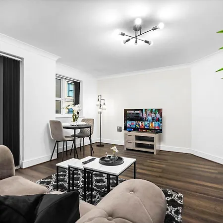 Luxury - Centre - Smart Tv - Wifi - Balcony - 4qb Apartment *