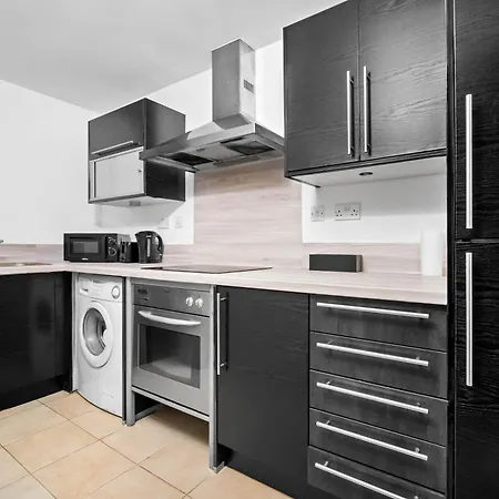 Luxury - Centre - Smart Tv - Wifi - Balcony - 4qb Apartment